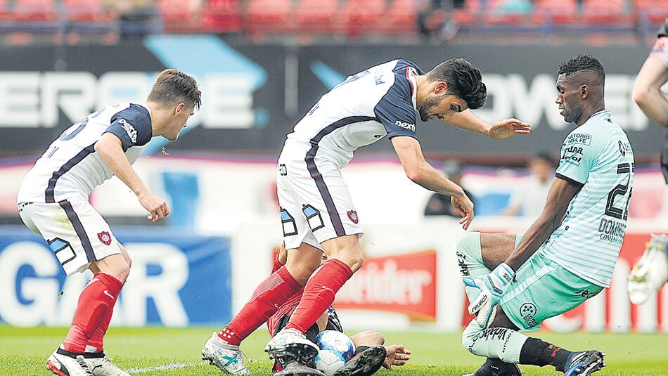El arquero Domínguez tuvo una tarde perfecta y clausuró su valla.