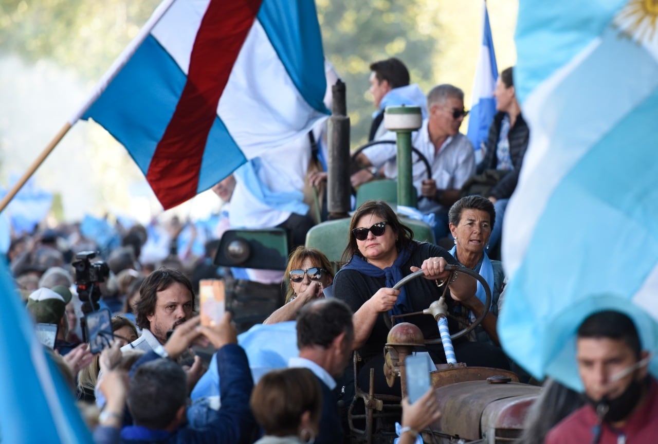 El documento leído incluyó la calificación de “vándalos y usurpadores” para el gobierno nacional.