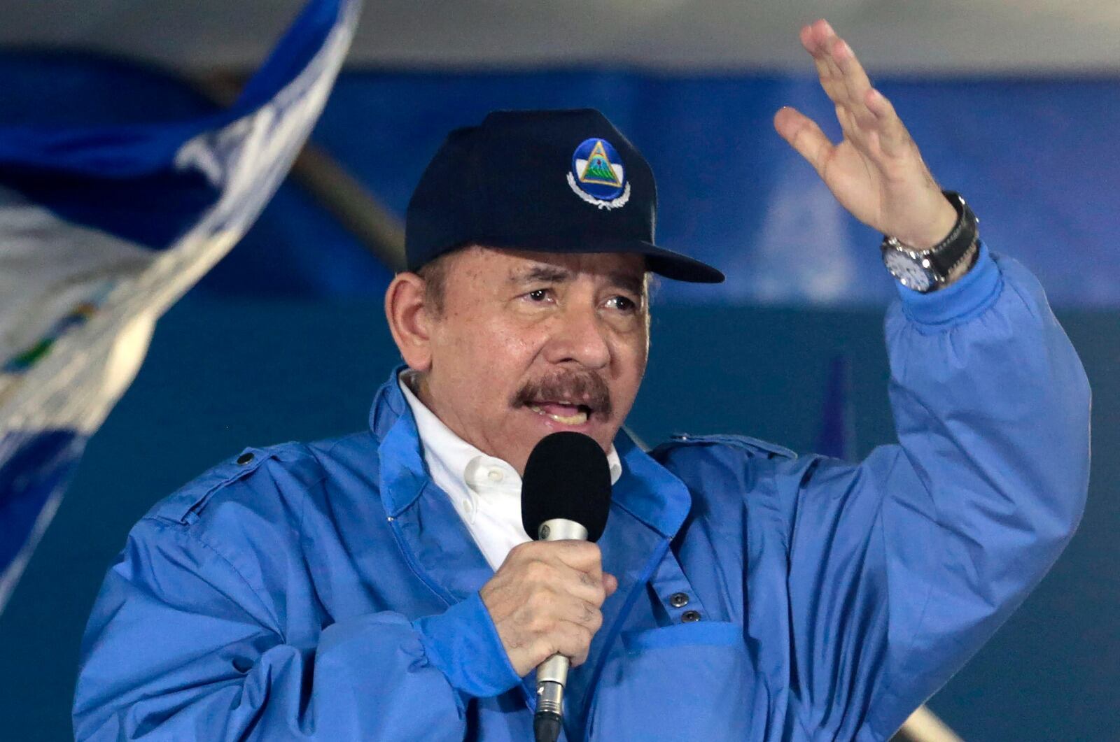 Ortega, acusado de enviar al destierro a los expresos políticos.