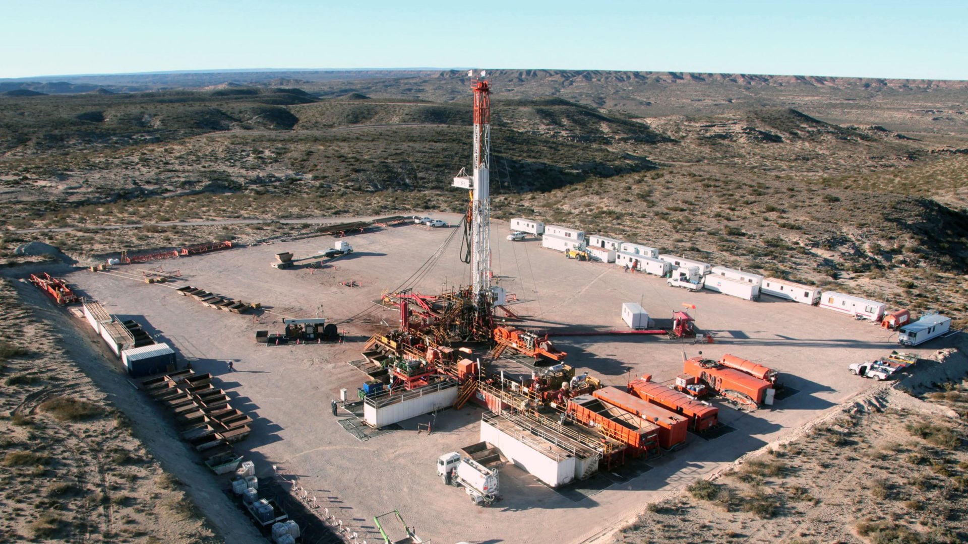 Cada torre de perforación le da trabajo a unas 80 personas. 