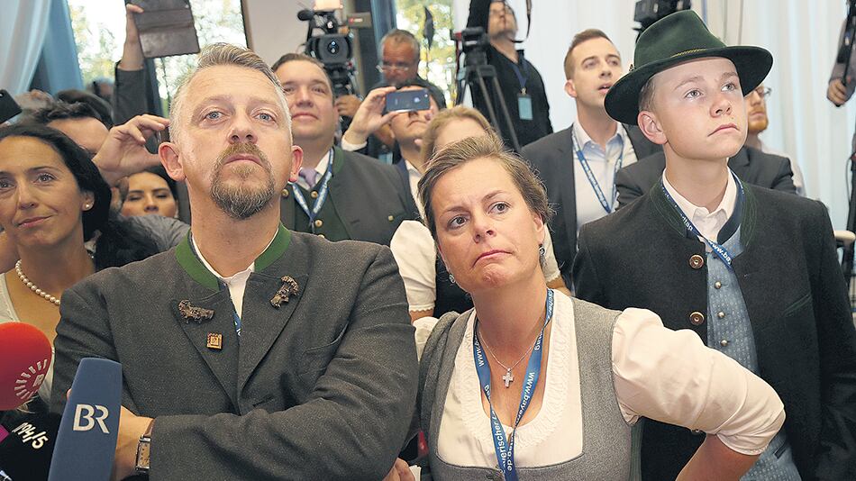 Simpatizantes del partido CSU siguieron en directo los resultados de los comicios.