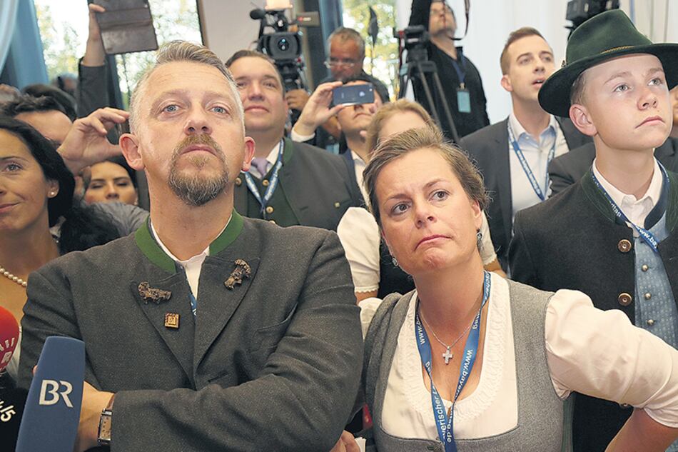 Simpatizantes del partido CSU siguieron en directo los resultados de los comicios.