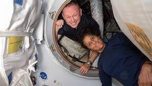 Butch Wilmore y Suni Williams con aparente buen humor.