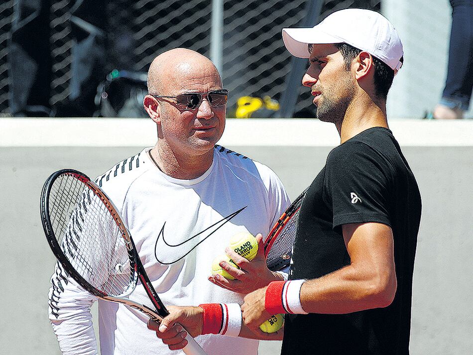 El serbio Novak Djokovic y el estadounidense Andre Agassi, su flamante entrenador.