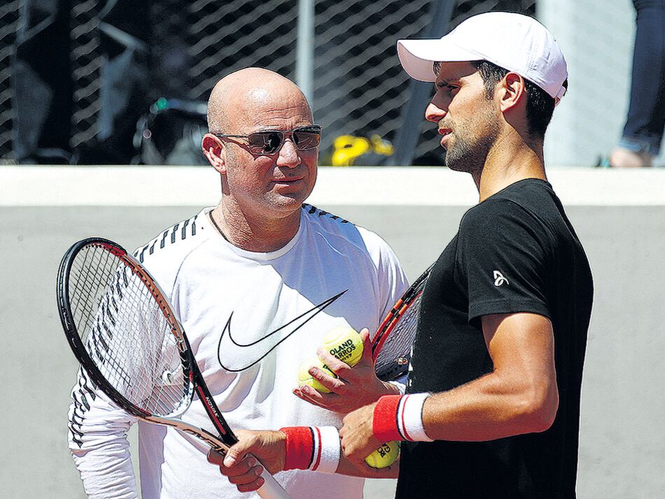 El serbio Novak Djokovic y el estadounidense Andre Agassi, su flamante entrenador.