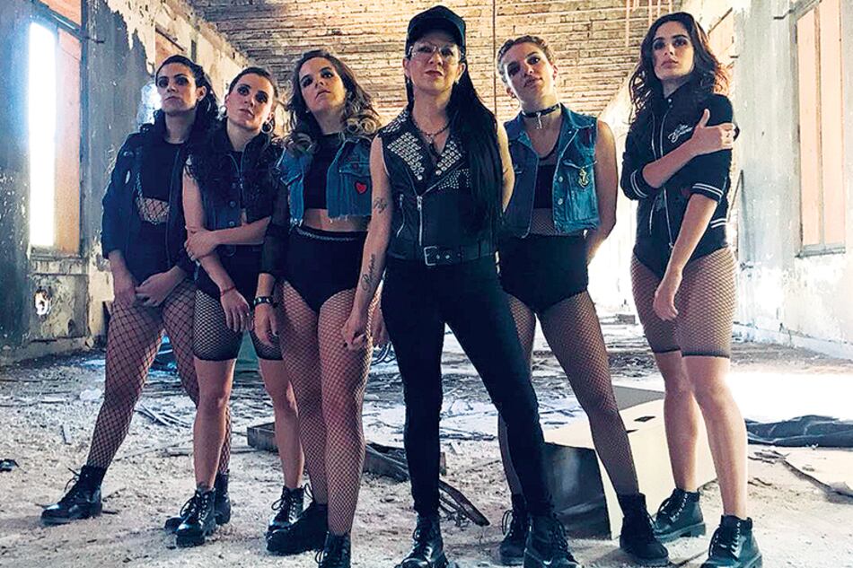 Al frente miss bolivia