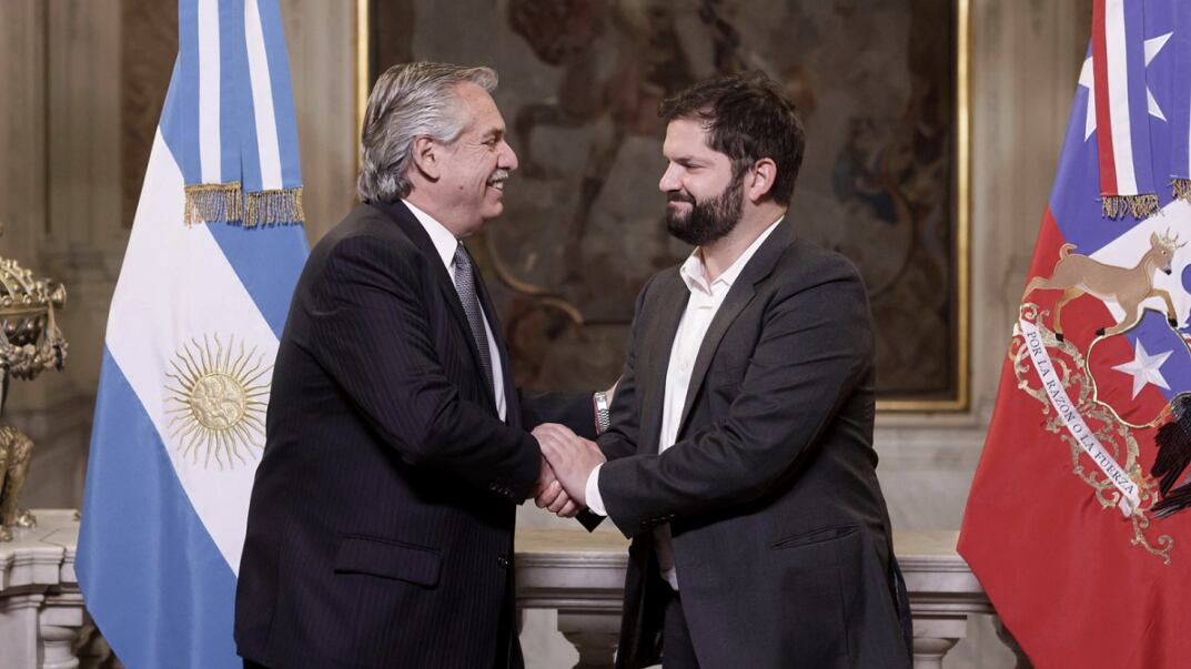 Alberto Fernández y Gabriel Boric, presidentes de Argentina y Chile, dos países en disputa por 5.000 km2 al sur de Tierra del Fuego.