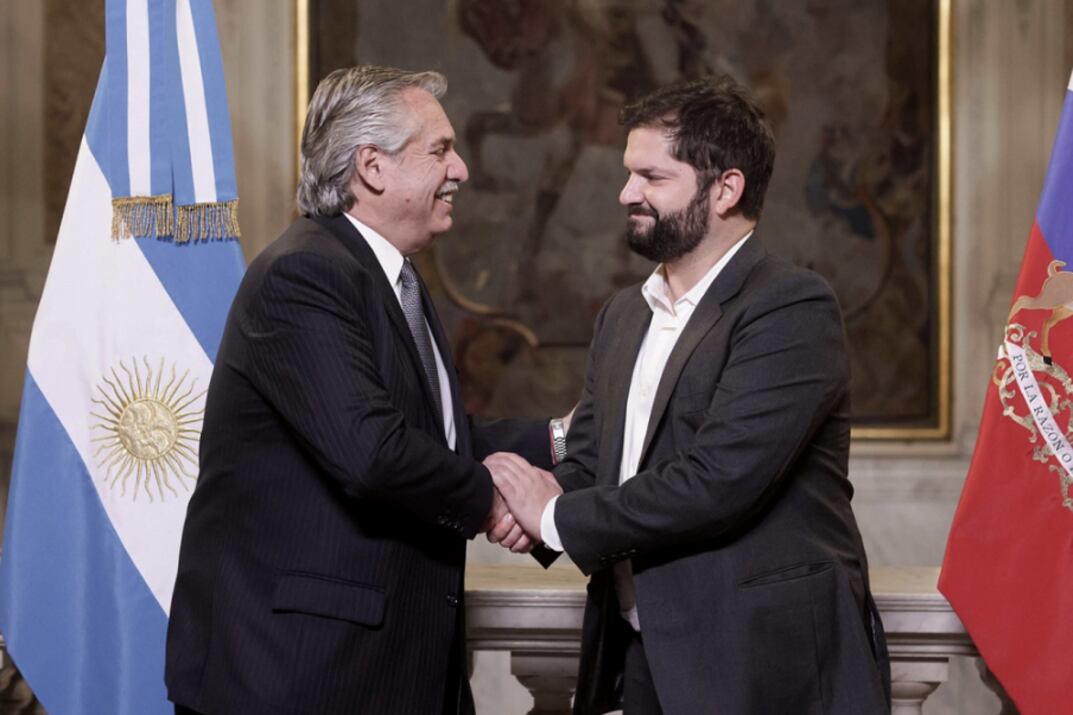 Alberto Fernández y Gabriel Boric, presidentes de Argentina y Chile, dos países en disputa por 5.000 km2 al sur de Tierra del Fuego.
