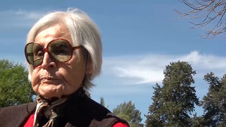 Malva entrevistada bajo el cielo de San Miguel