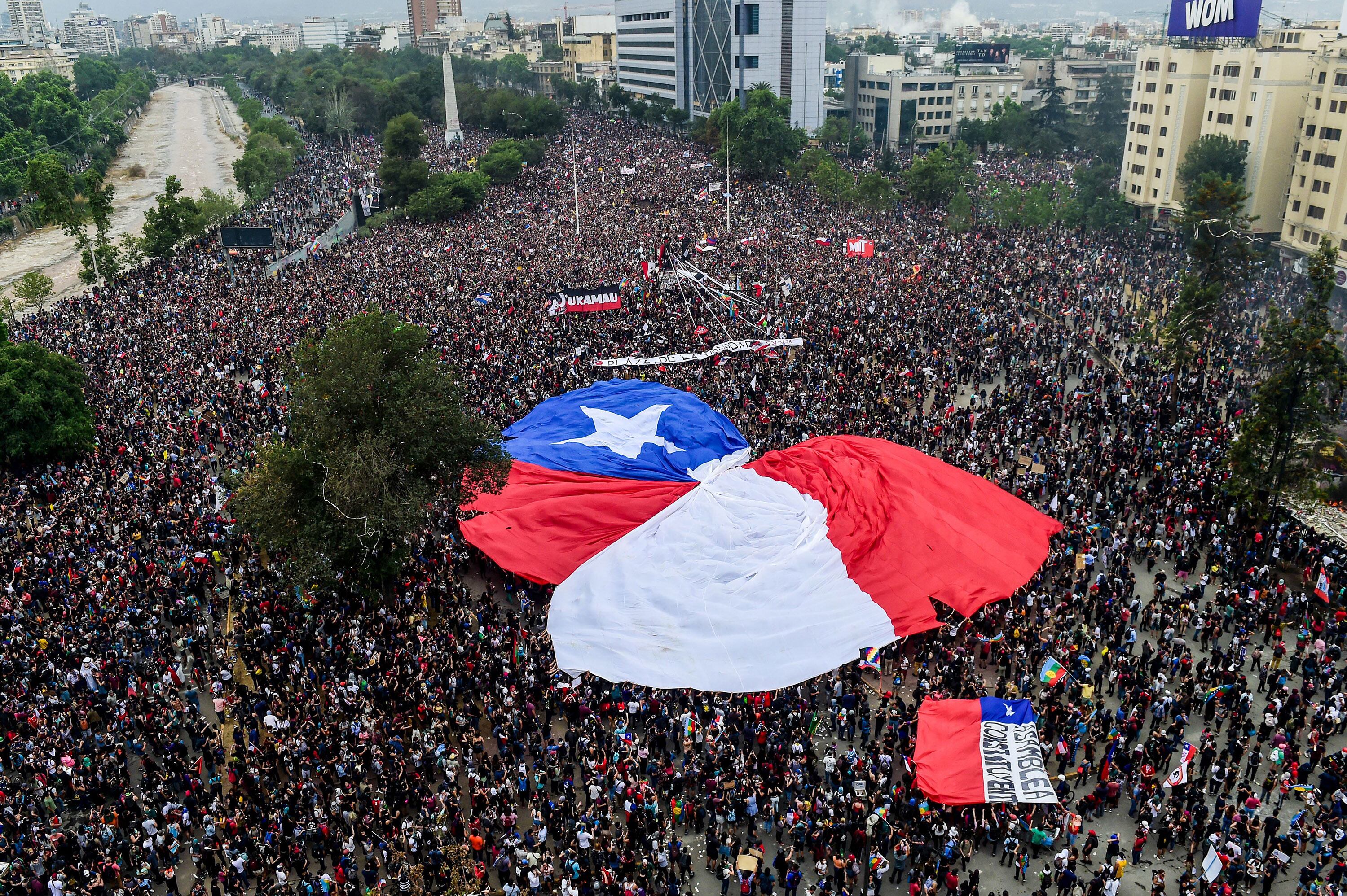 Una de las multitudinarias marchas, el 8 de noviembre de 2019