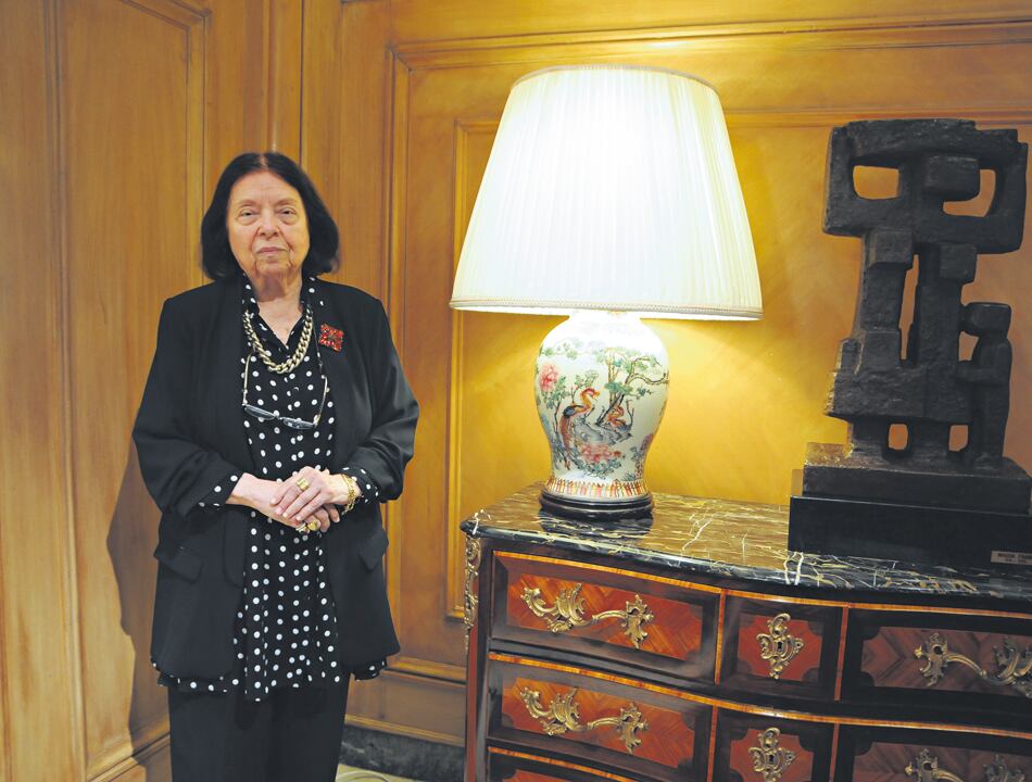 “Convivir con la vida y la muerte es extraordinario para un escritor”, dice Piñon.