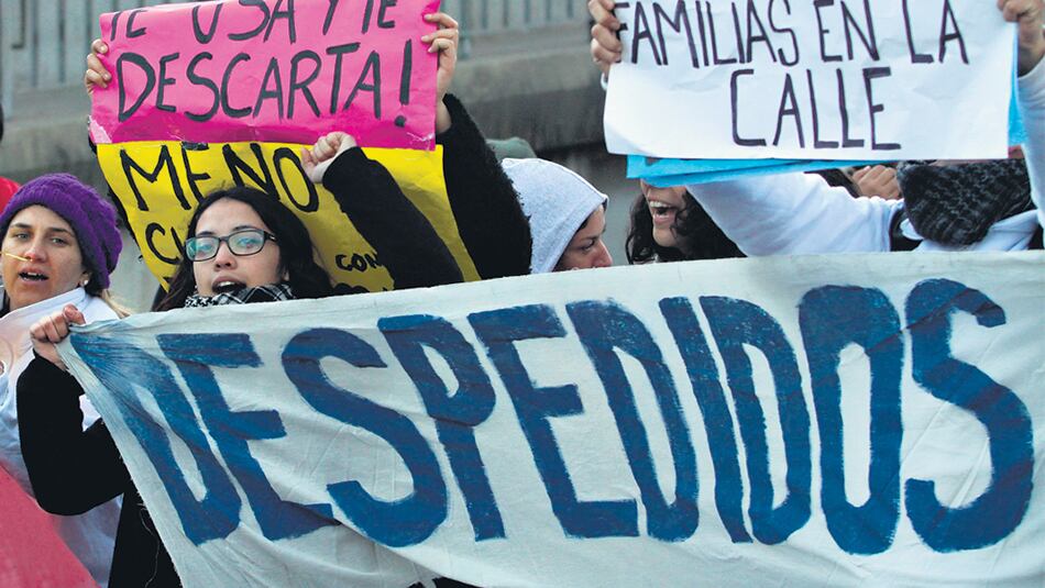 Las compañías con más de 2500 trabajadores despidieron en el último año y medio a 44.059 empleados.