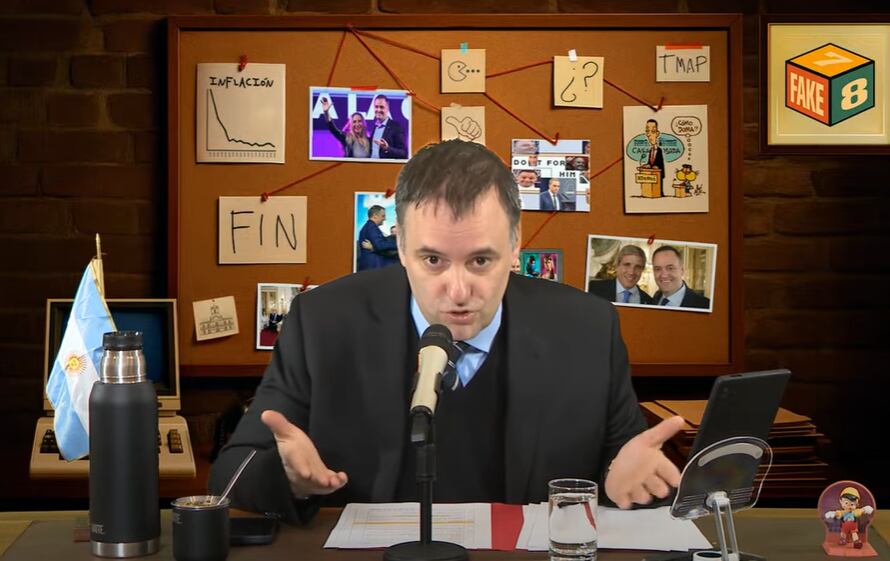 Adorni conduce "Fake, 7,8" el programa que realizan desde Casa Rosada.