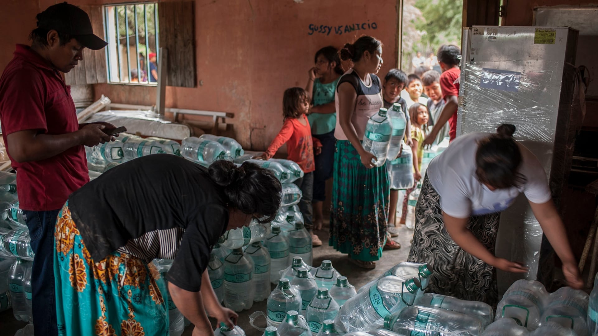 Roberto Valent durante la exposición
