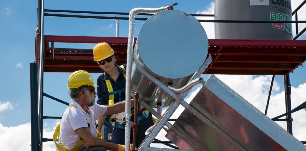 El ministerio de Desarrollo Productivo armó un programa para la fortalecer la fabricación de calefones solares nacionales, destinado a pymes y cooperativas de trabajo.