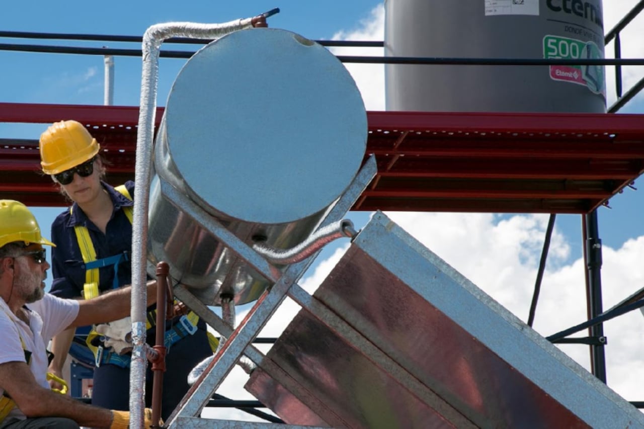 El ministerio de Desarrollo Productivo armó un programa para la fortalecer la fabricación de calefones solares nacionales, destinado a pymes y cooperativas de trabajo.