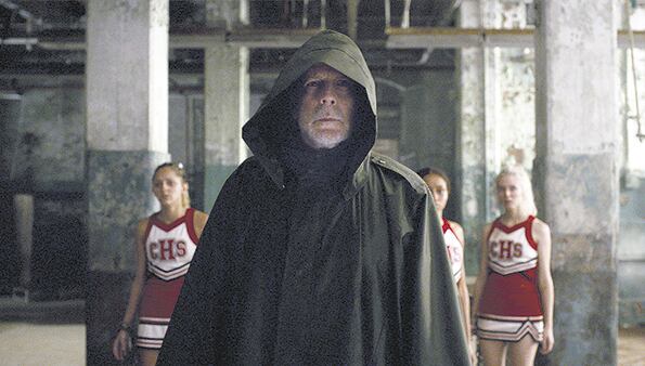 Bruce Willis en un ambiente donde crece la duda sobre qué es real y qué no de todo lo que se ve.