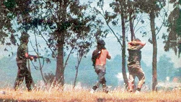 En la causa constan registros fotográficos de los militantes vivos, ya capturados.