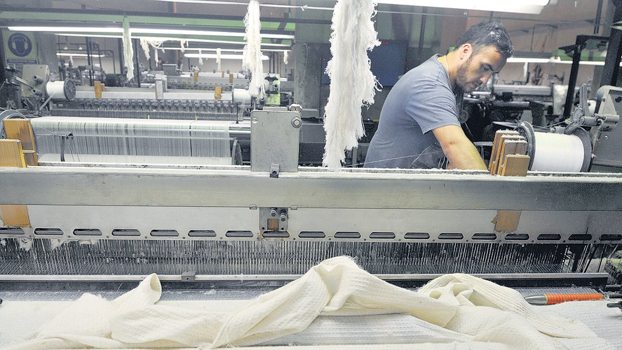 El rubro textil es uno de los más castigados por la política económica.