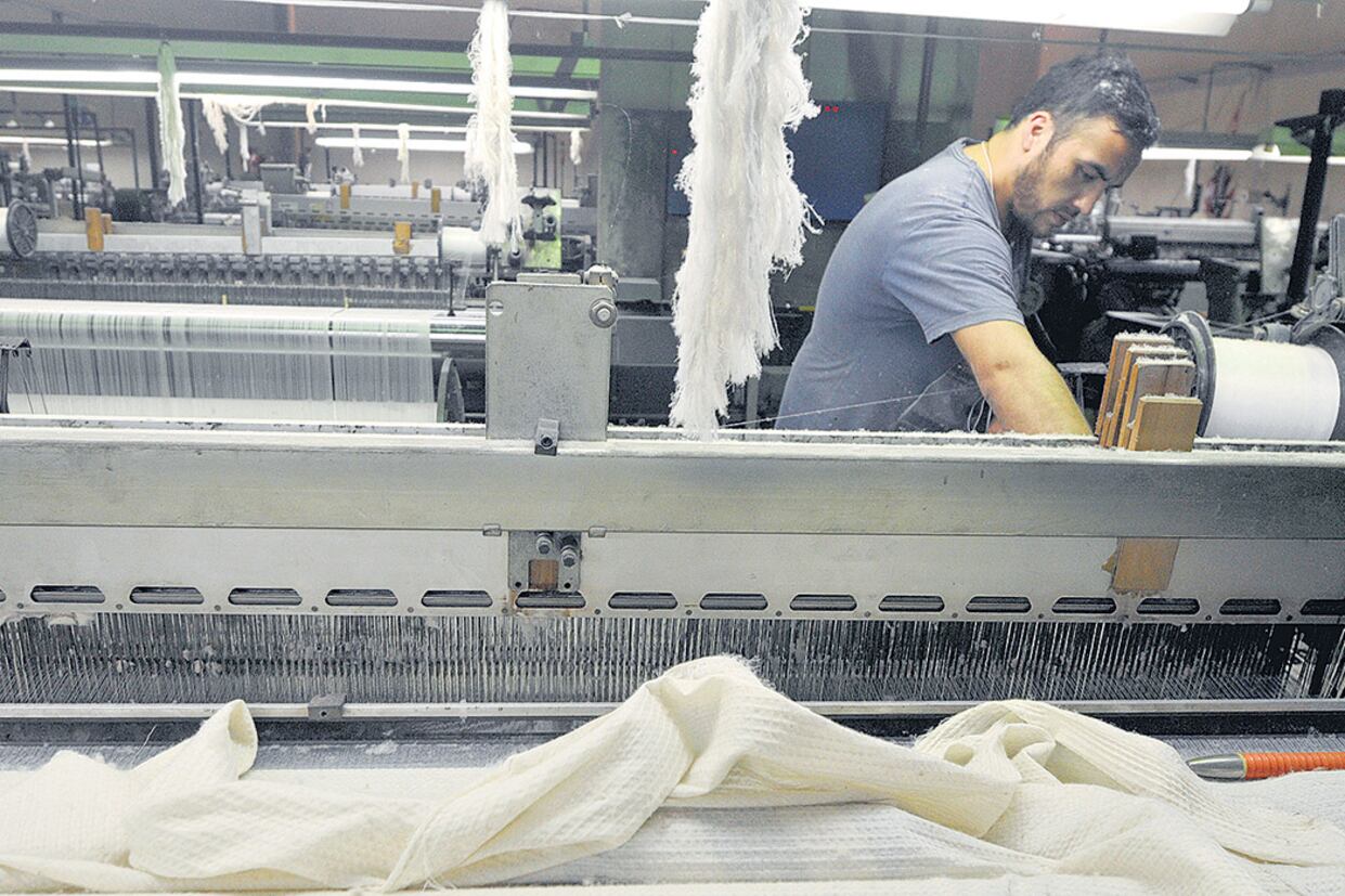 El rubro textil es uno de los más castigados por la política económica.