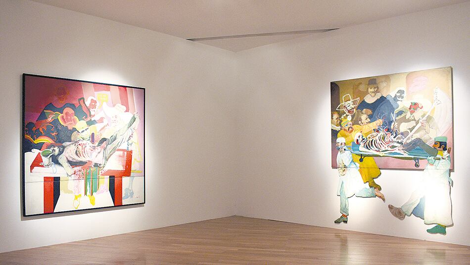 Dos de las obras de Carlos Alonso en el MNBA. Abajo, una imagen de archivo de la Feria arteBA.