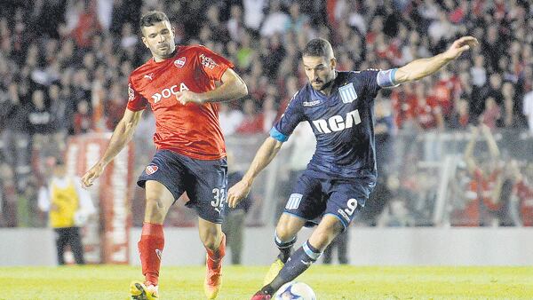 Licha López y el Puma Gigliotti, que no jugará hoy, en el último clásico.