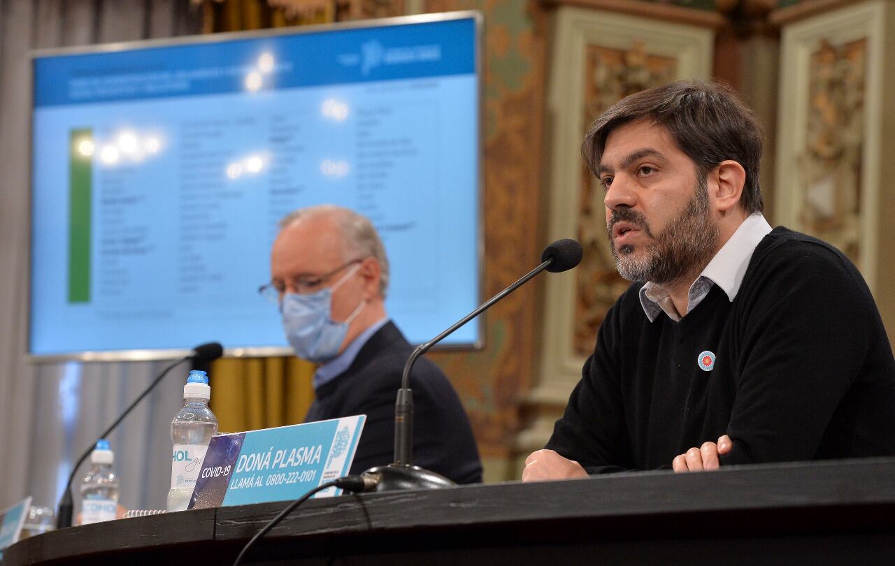 "La situación es compleja, ahora el interior también está muy complicado. Si tenemos que apretar el botón rojo, lo vamos a hacer", aseguró el jefe de Gabinete bonaerense, Carlos Bianco.