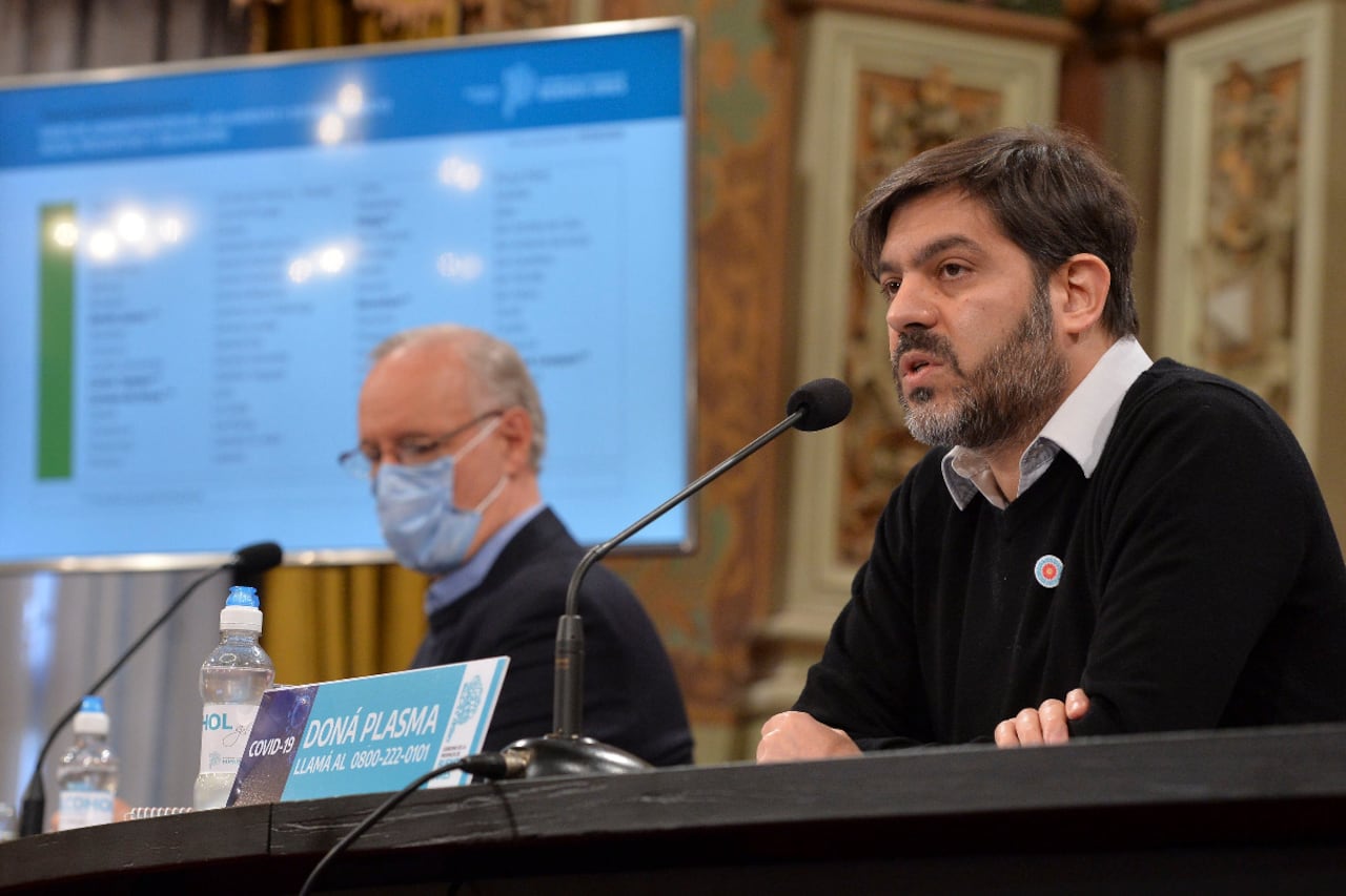 "La situación es compleja, ahora el interior también está muy complicado. Si tenemos que apretar el botón rojo, lo vamos a hacer", aseguró el jefe de Gabinete bonaerense, Carlos Bianco.