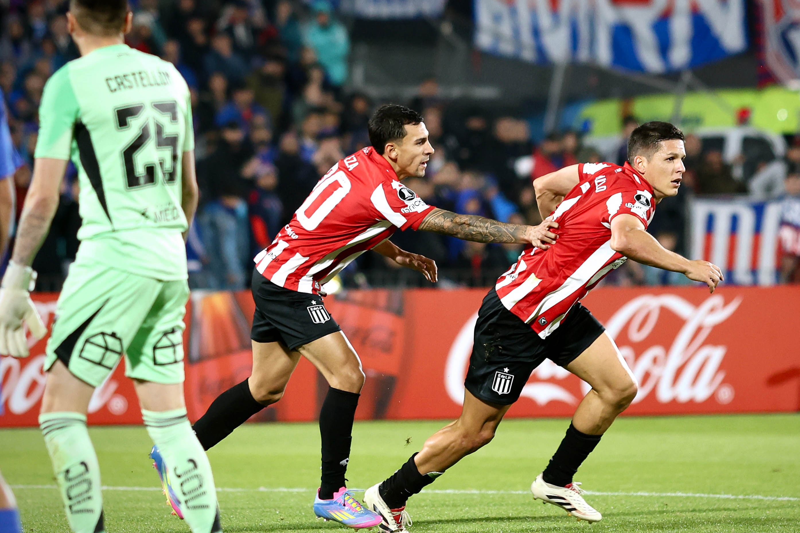 Carrillo volvió a mojar para Estudiantes.