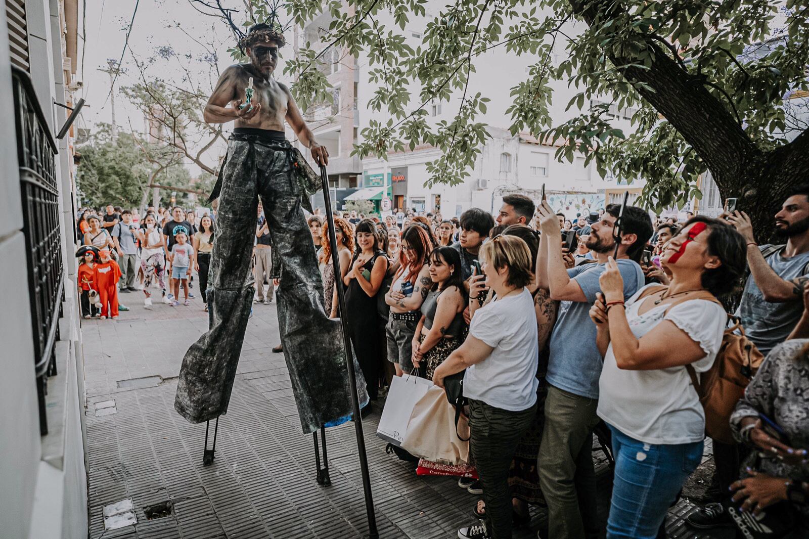 Público de todas las edades copó las calles.