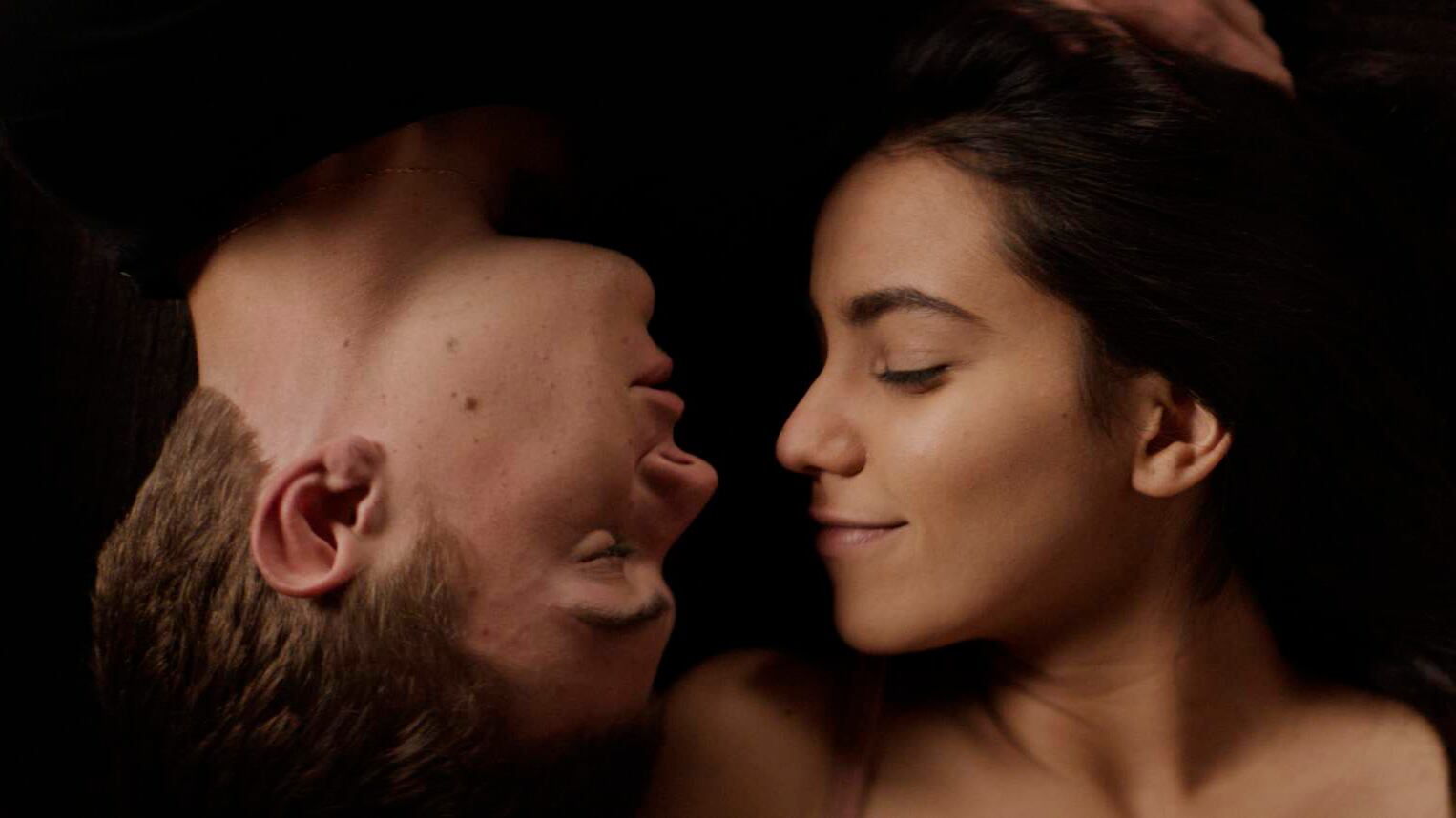 Zahira Kazim, hija de inmigrantes paquistaníes, debe enfrentar un embarazo no buscado a los 18 años.