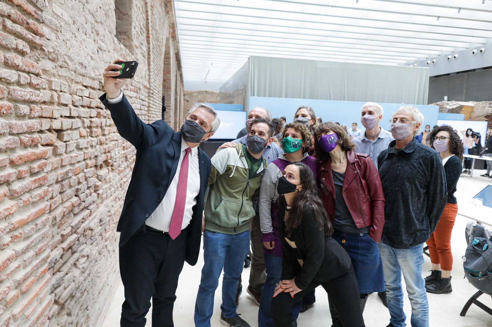 "Quiero que sepan que ustedes son un orgullo para el país. Iluminaron la pandemia en un momento muy oscuro para el mundo", aseguró Fernández.