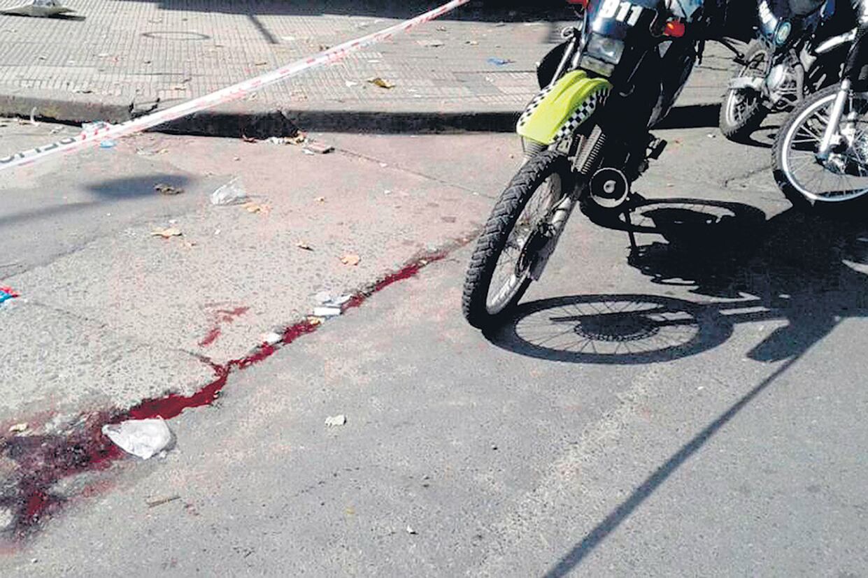 Dos chicos baleados por la espalda por “conducir en forma sospechosa”.