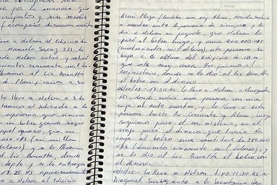 Detalle de los cuadernos del exchofer de Planificación Oscar Centeno.