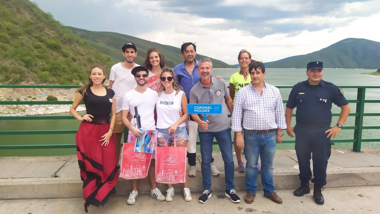 Mario Peña (al centro), en enero, fomentando el turismo