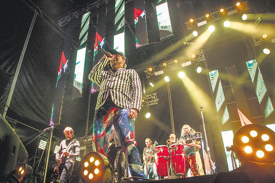 Los Auténticos Decadentes, fiesta garantizada en cualquier festival. 