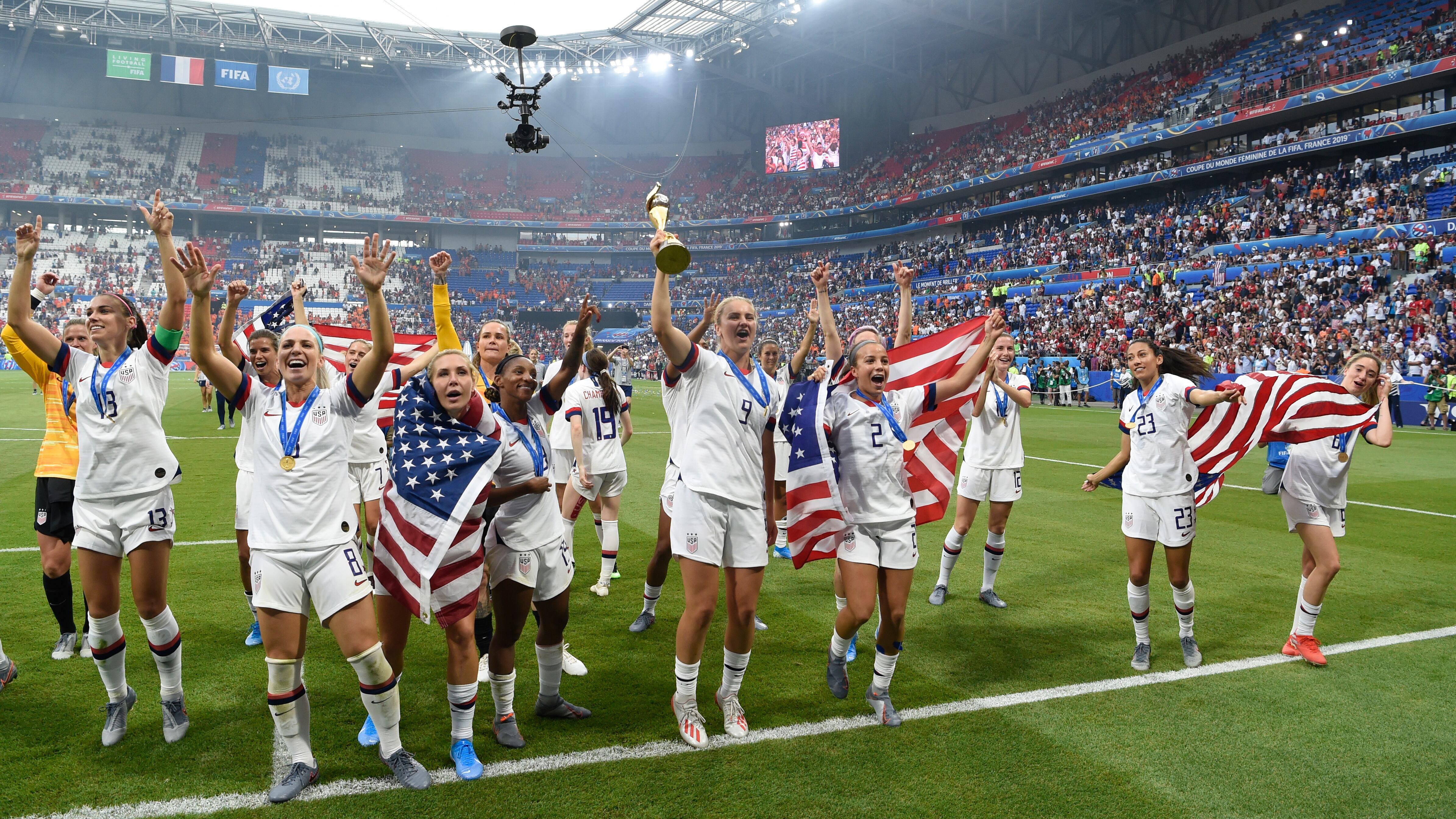 El equipo de Estados Unidos festeja el título, el cuarto en los mundiales.