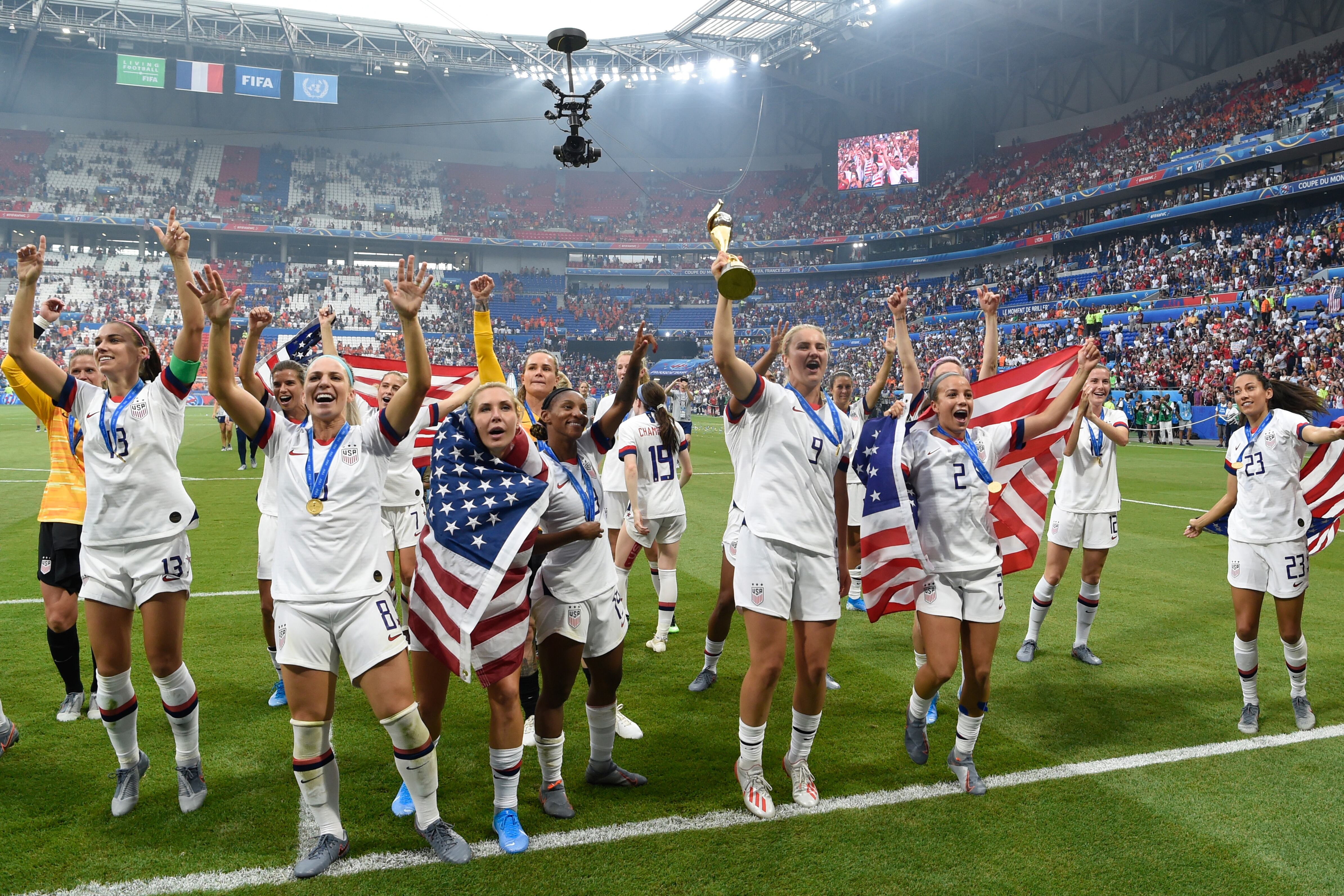 El equipo de Estados Unidos festeja el título, el cuarto en los mundiales.