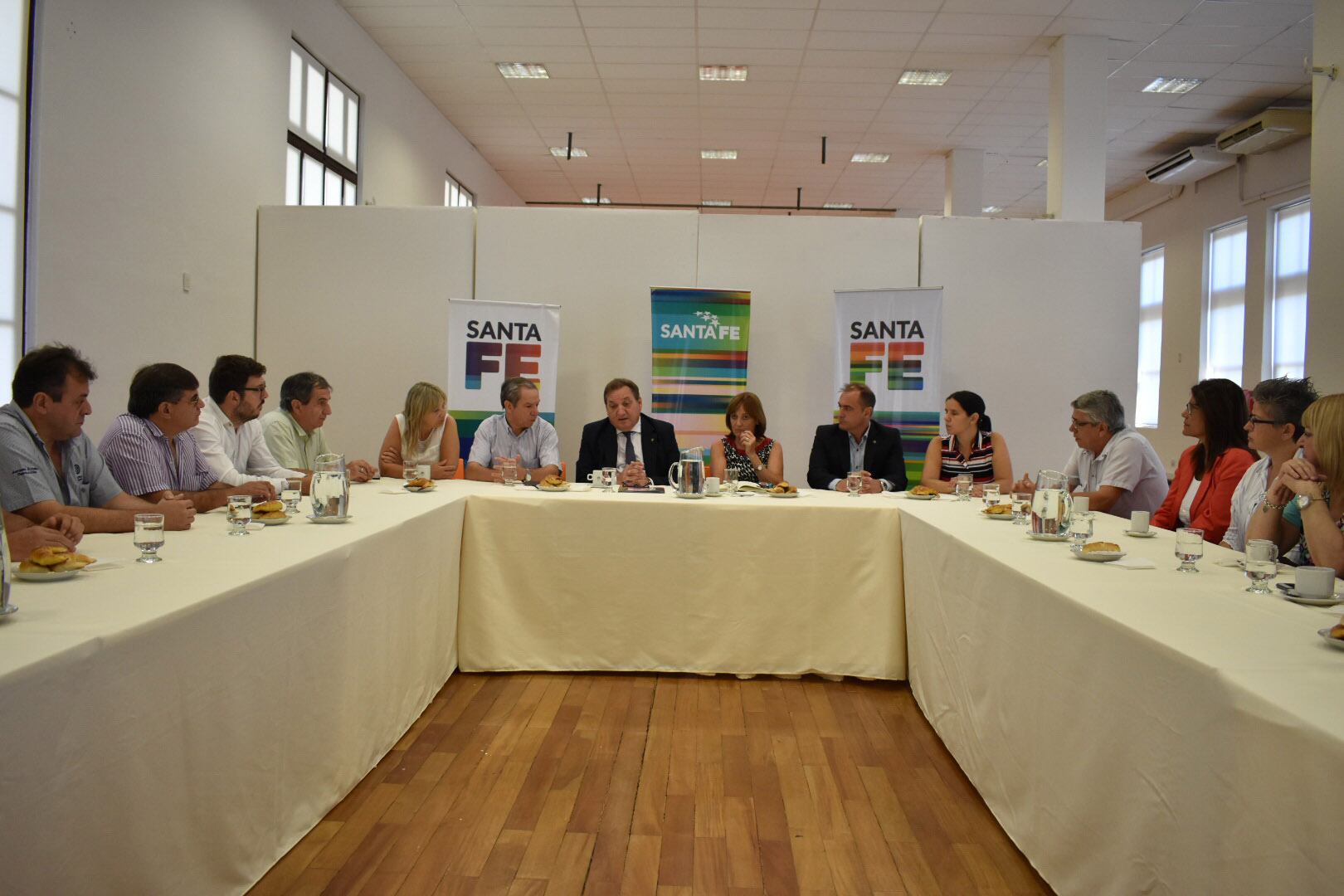 Ciciliani y el ministro de Trabajo, Julio Genesini recibieron a dirigentes gremiales.