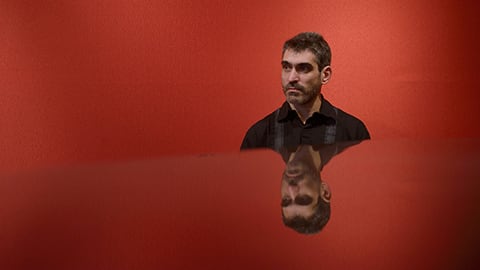 En La mirada detenida Jodos resuelve los delicados equilibrios entre tradición y vanguardia.