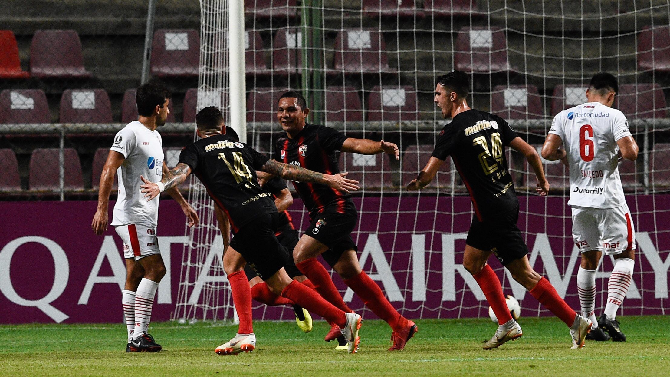 Huracán perdió 2-1. "Veremos con los dirigentes qué es lo mejor para el futuro", dijo el DT.