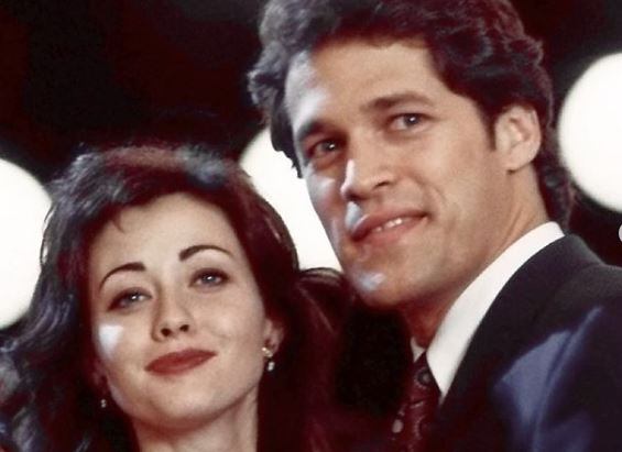 David Gail, actor de "Beverly Hills, 90210", con Shannon Doherty, protagonista de la serie de los 90. Imagen: Instagram