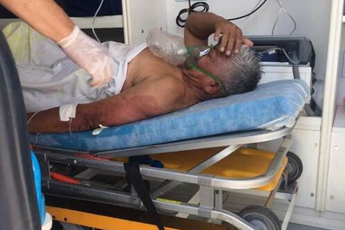 Uno de los trabajadores heridos.