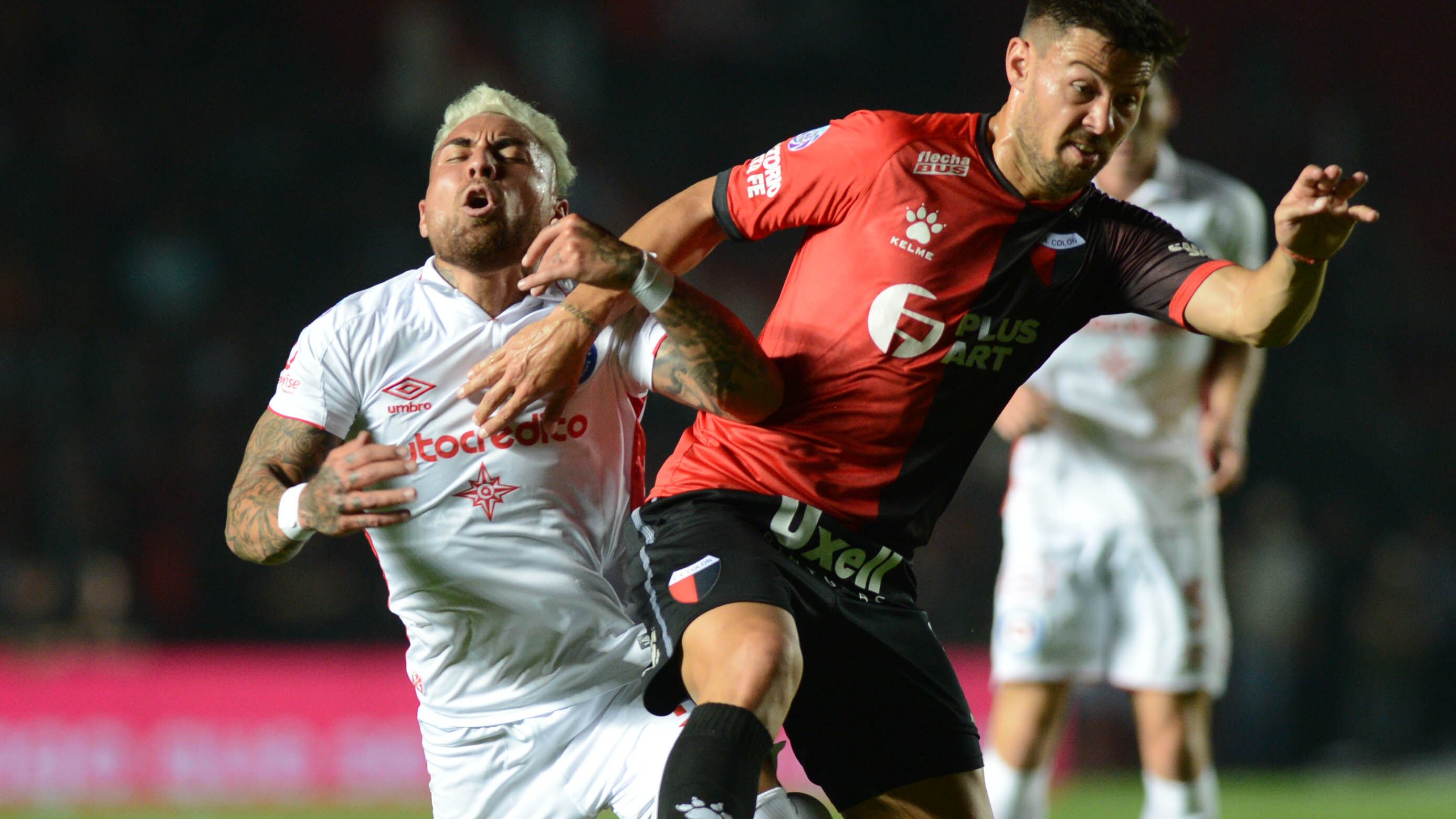 Lértora interrumpe el camino de Batallini y Colón, el de Argentinos.