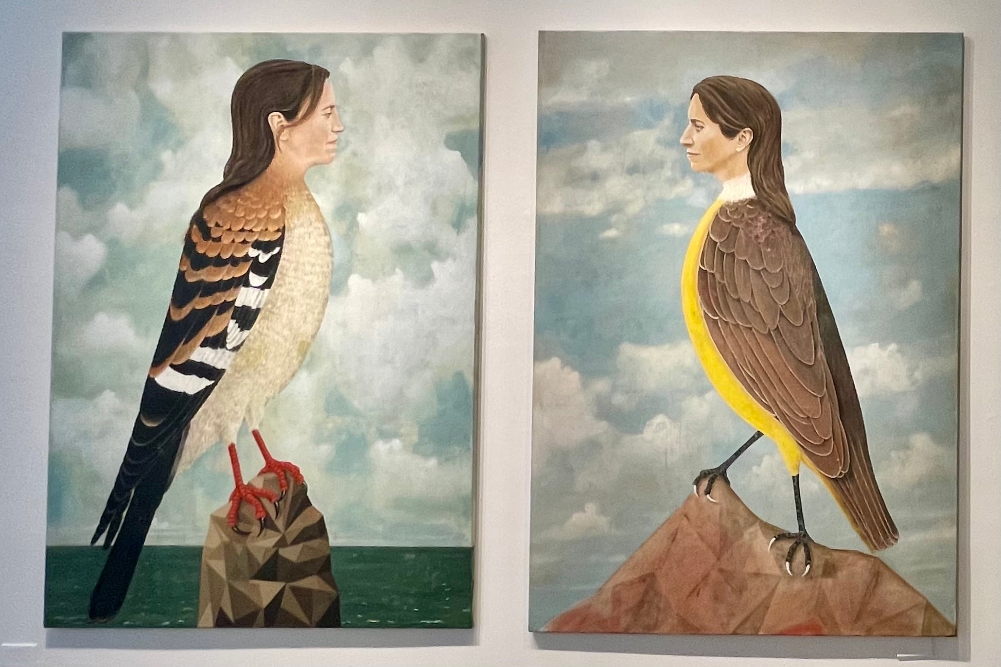 Sirena VI (2023) y I (2022), dos pinturas de Daniel García; 210 x 150 cm. Abajo: Sirena IV, 2023, de Daniel García. 