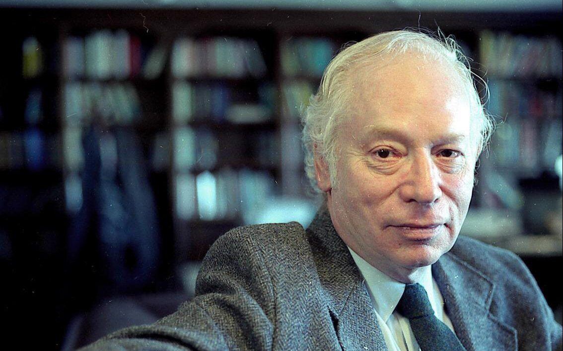 Steven Weinberg ​ fue un físico estadounidense que ganó en 1979 el Premio Nobel de Física.