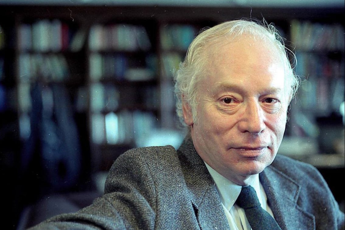 Steven Weinberg fue un físico estadounidense que ganó en 1979 el Premio Nobel de Física.