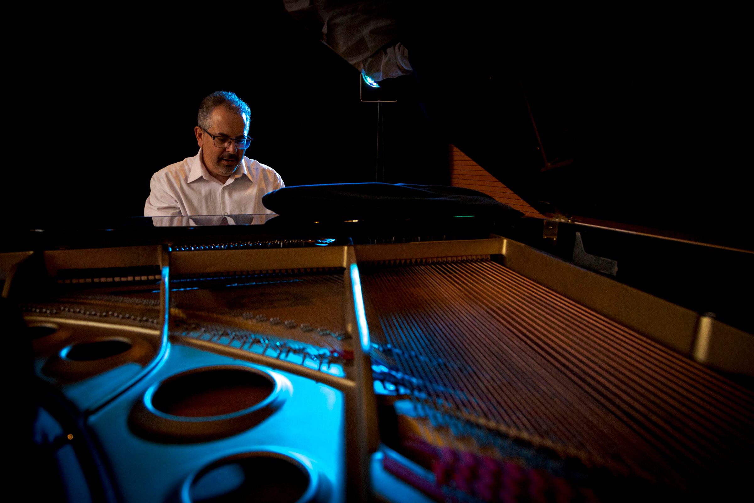 “Me entusiasma presentar mi música en Argentina con una versión hispano-argentina del trío."