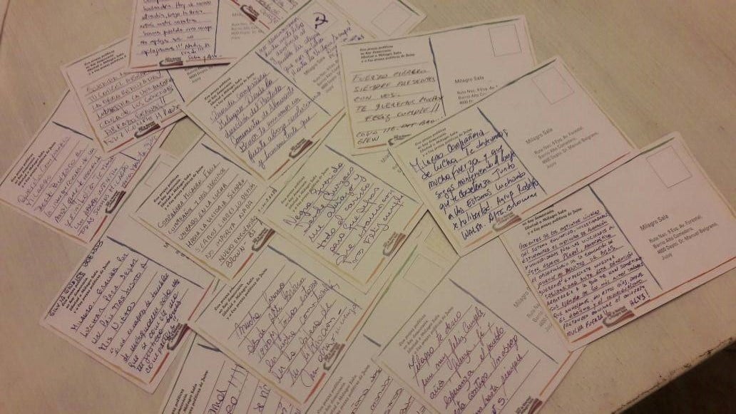 La postales fueron enviadas a Sala como una muestra de apoyo el día de su cumpleaños.