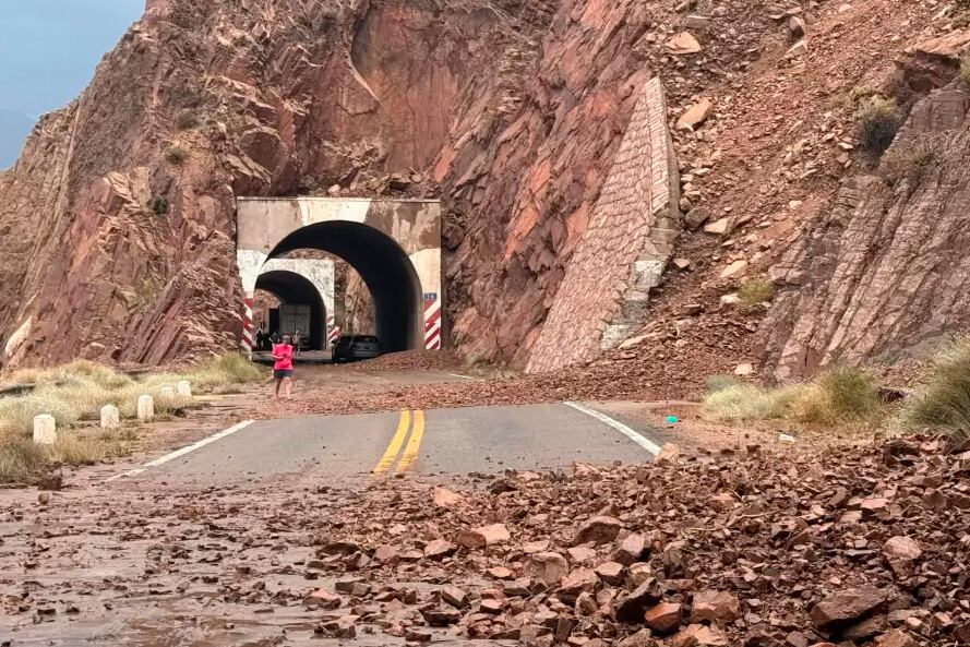 Una situación no apta para claustrofóbicos: atrapados en un túnel.